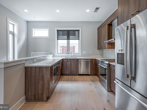 5th image of 740 S Chris Columbus Blvd Unit 32