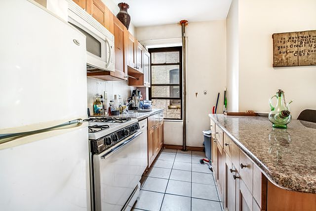 2nd image of 338 E 67th St APT 25