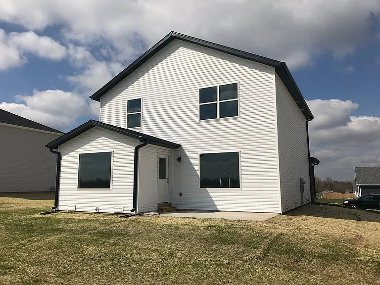 1062 W Holly St — Photo 3