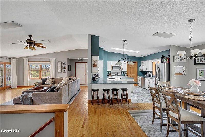 3rd image of 105 Wilrose Lane
