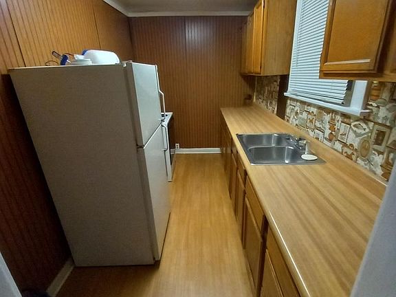 2nd image of 602 De Votie Ave #2