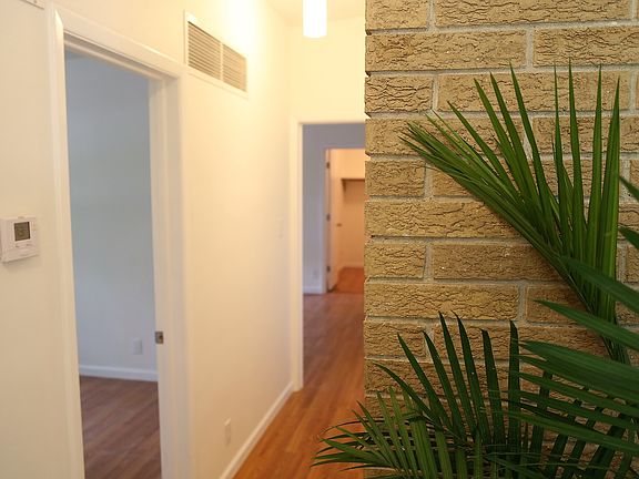 4th image of 523 Circle Dr