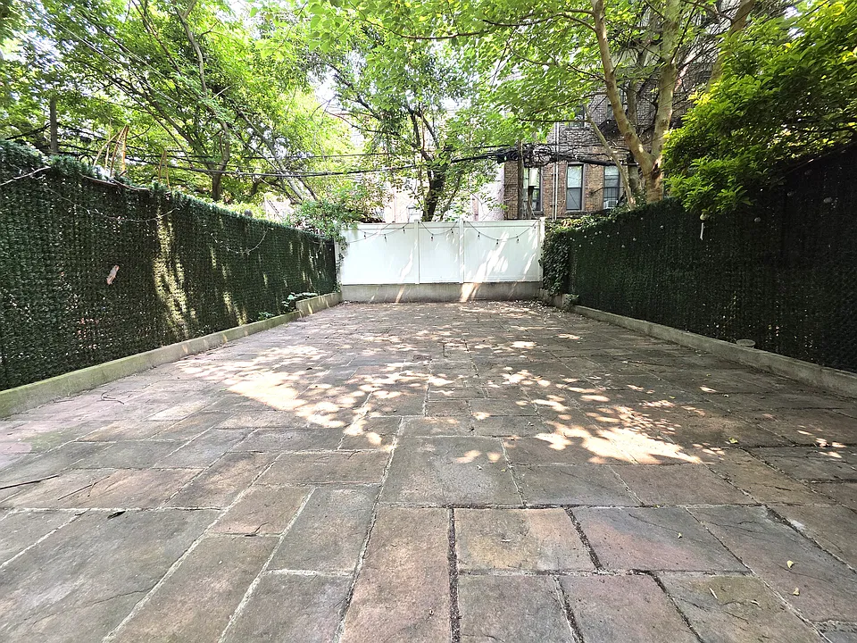 129 Quincy St #1