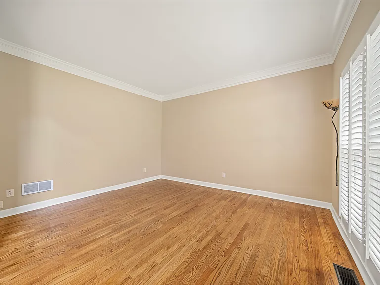 375 White Rose Trce — Photo 5