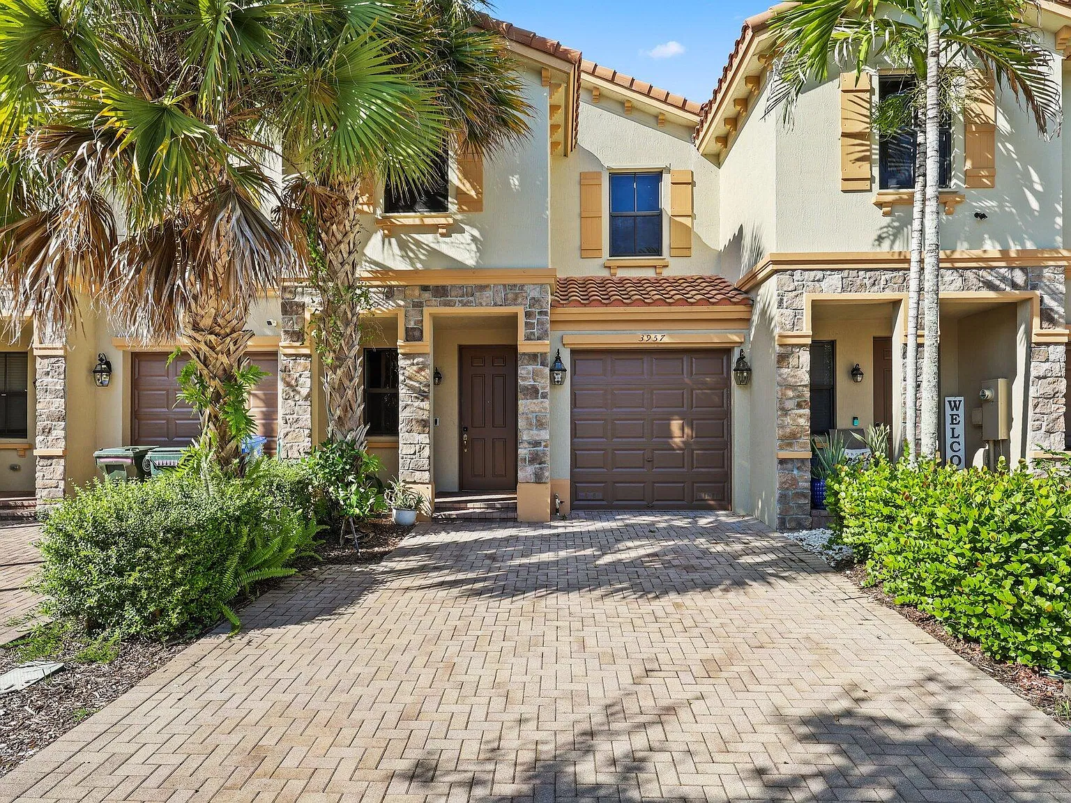 3 bed, 2.5 bath, 1486 sqft, $3,600 — Photo 1