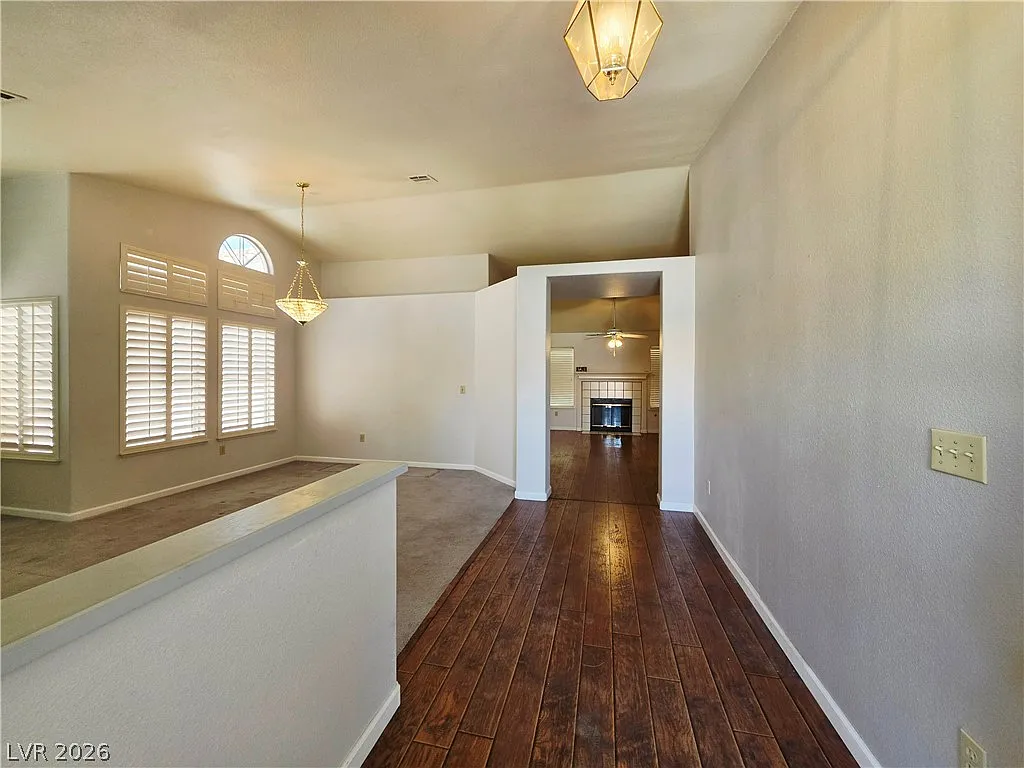 3 bed, 2.0 bath, 2082 sqft, $2,650 — Photo 3
