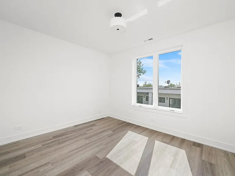 2030 Greenwood St — Photo 22