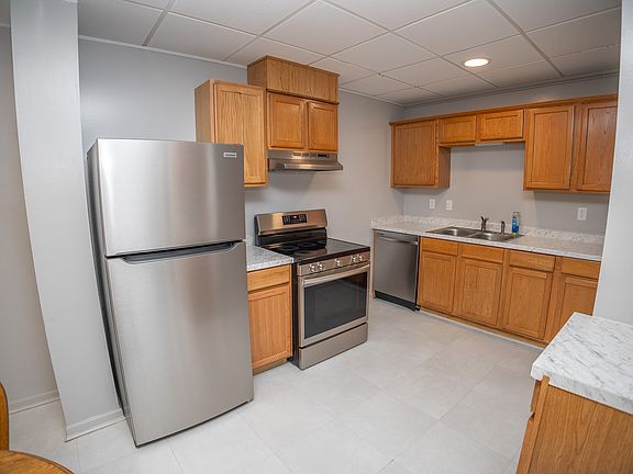 4th image of 202 E Franklin St #1