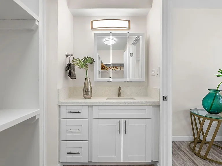 731 Amana St #703 — Photo 57