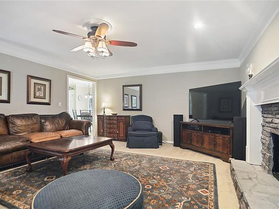3rd image of 310 Whitby Dr