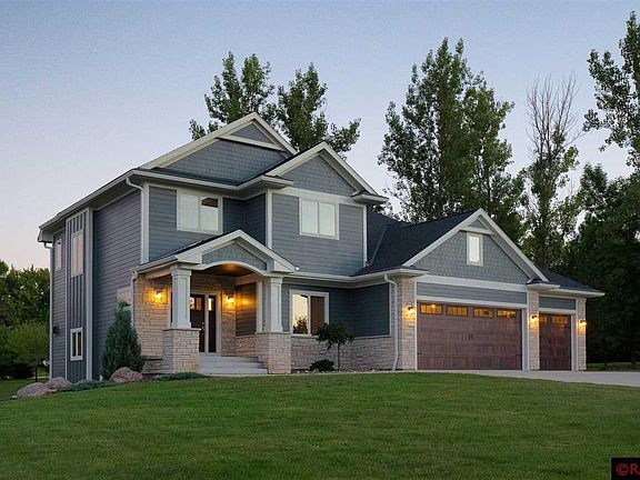 2nd image of 1001 Applewood Ct