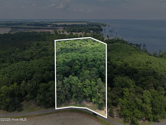 4th image of 462 Batchelor Bay Drive