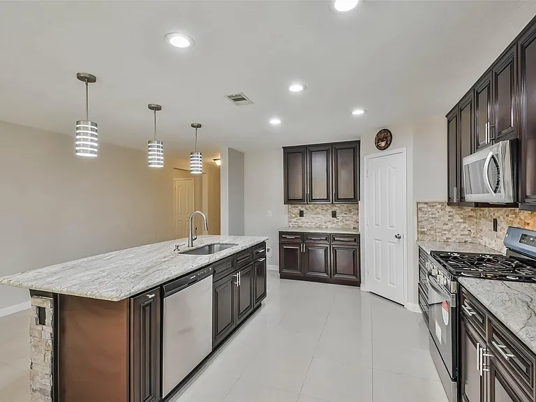 7718 Shavano Ln — Photo 11