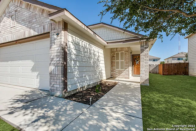 3 bed, 2.0 bath, 1216 sqft, $1,725 — Photo 3