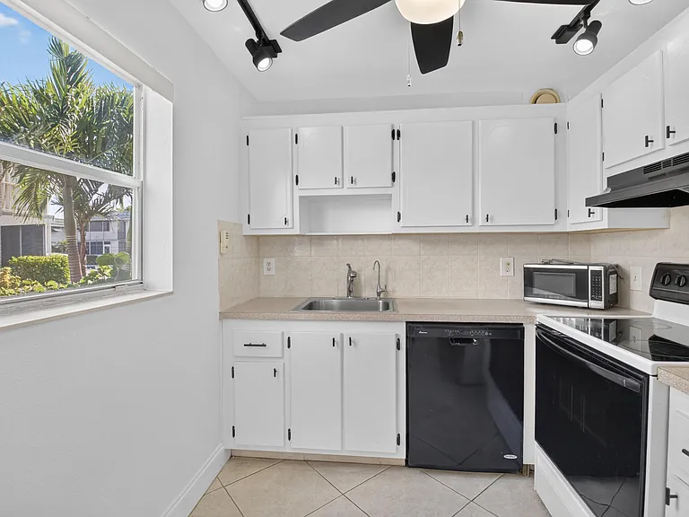 449 Monaco Park #J — Photo 9