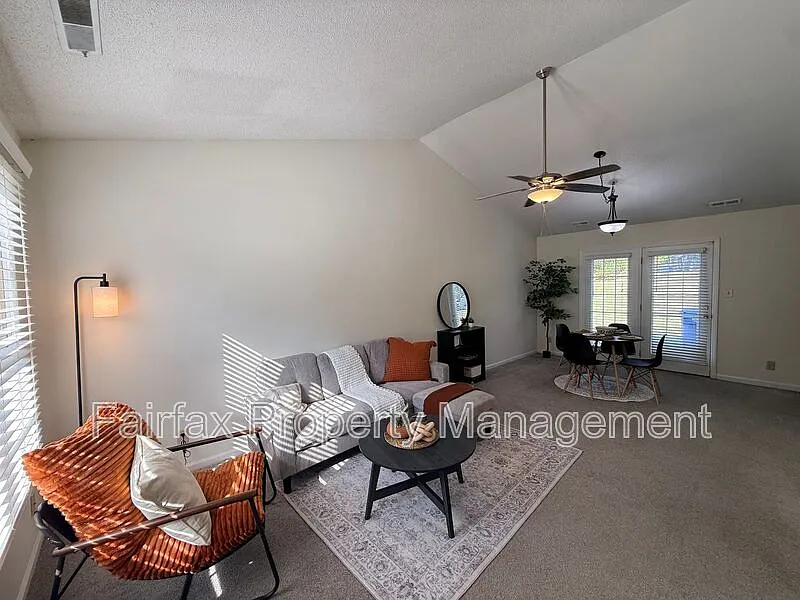 1 bed, 1.0 bath, $1,395 — Photo 2