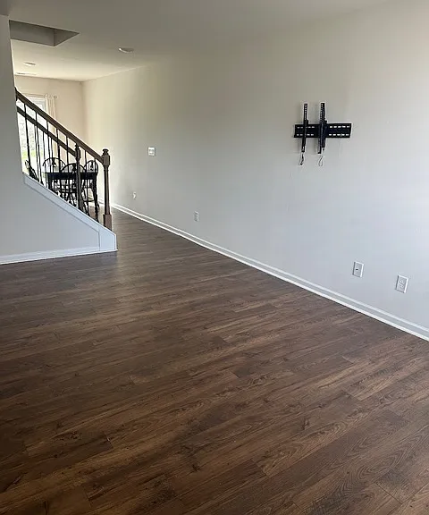 103 Gregory Ct — Photo 6