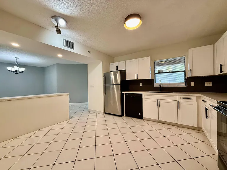 9633 Riverside Dr #E2 — Photo 12