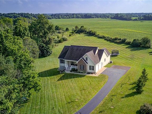 2nd image of 418 Country Manor Dr