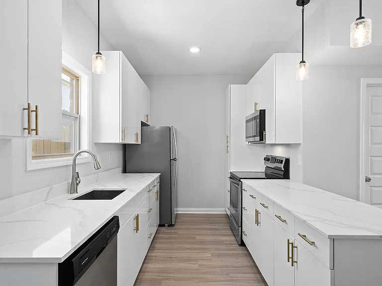 360 Luxury Townhomes — Photo 26