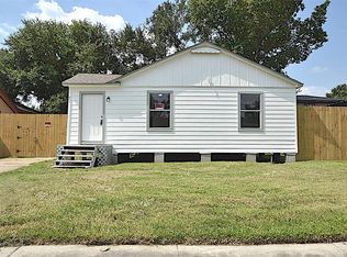 911 Whitaker Ave, Pasadena, TX 77506