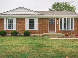3913 Carbine Ln, Louisville, KY 40229