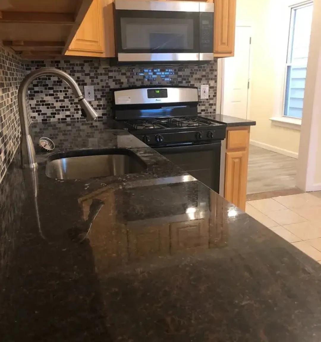 4 bed, 1000 sqft, $2,500 — Photo 2