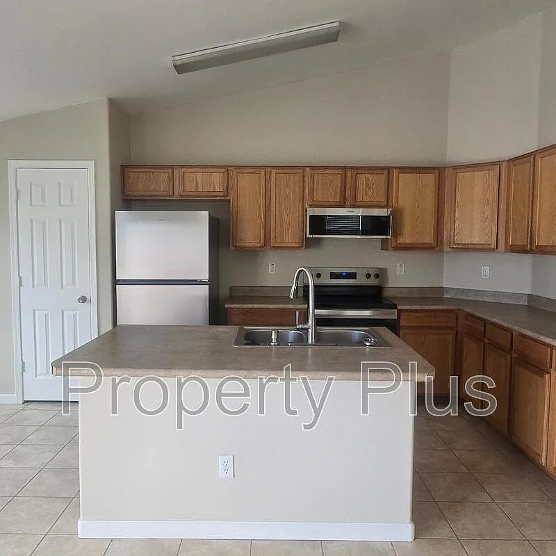 Building Photo - 3411 W Sunland Ave