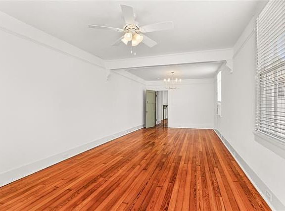 2nd image of 2814 Serantine St