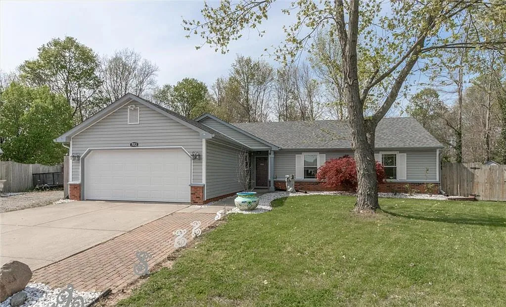 7053 Carrie Dr photo 1