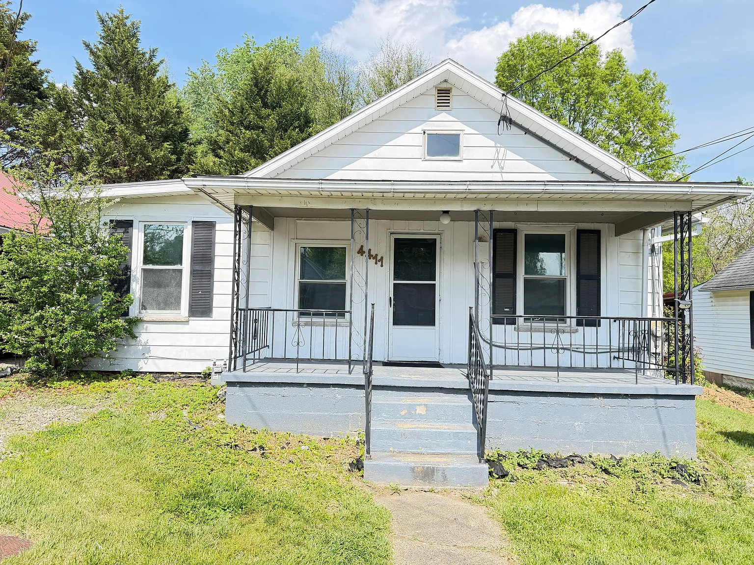 3 bed, 1.0 bath, $1,250 — Photo 1