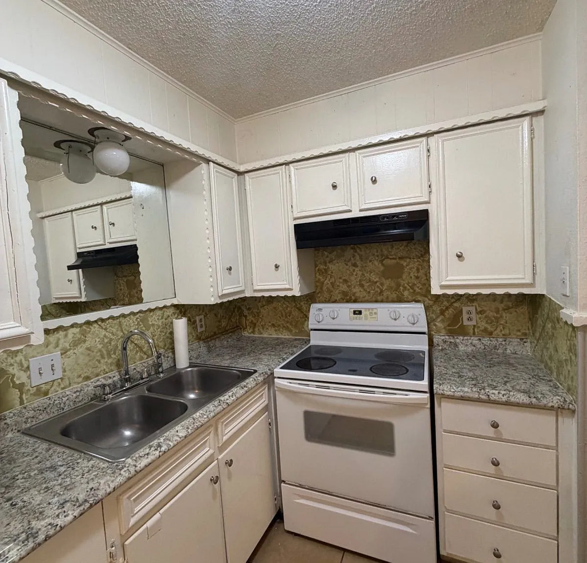 3 bed, 1.5 bath, 1082 sqft, $825 — Photo 1