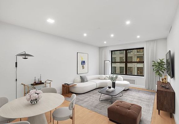 4th image of 1104 Lexington Ave #2A2