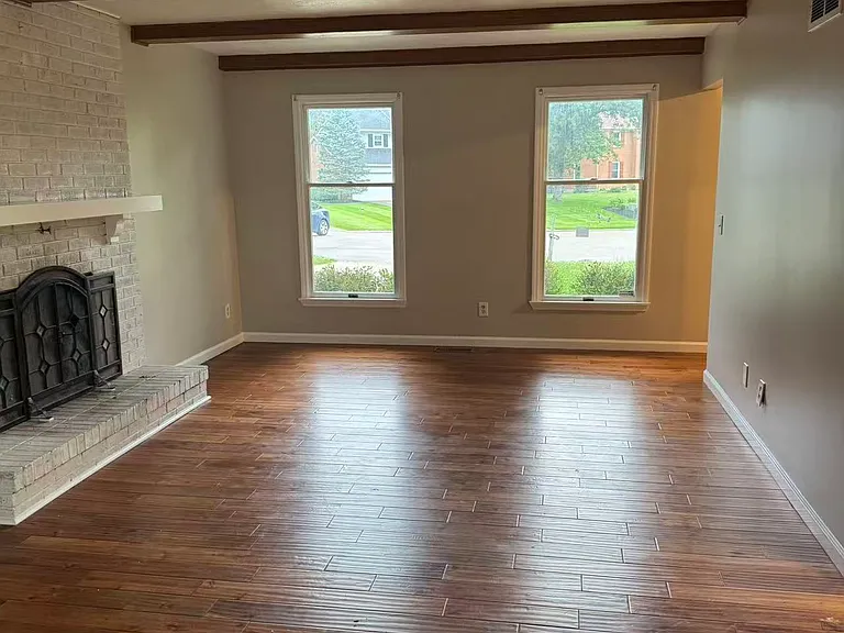 7469 Fitzroy Ct — Photo 17