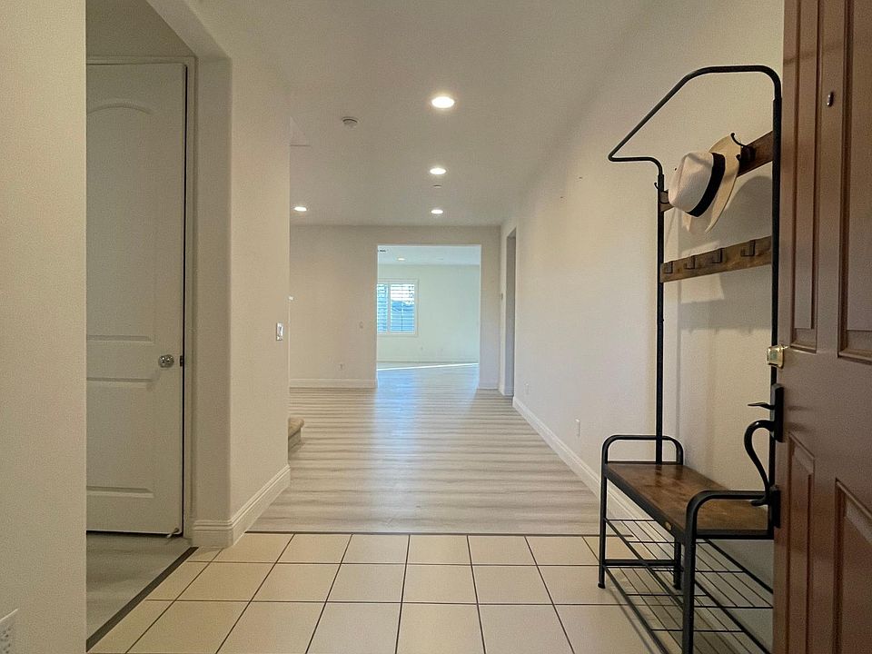 Entryway - 1st Floor