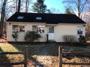 33 Orchard Rd, Putnam Valley, NY 10579