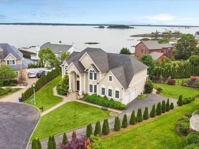 8 Shore Club Drive, New Rochelle, NY, 10805