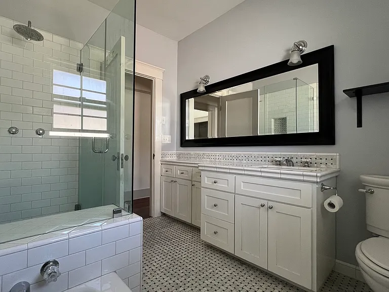 1231 W 9th St #1 — Photo 10