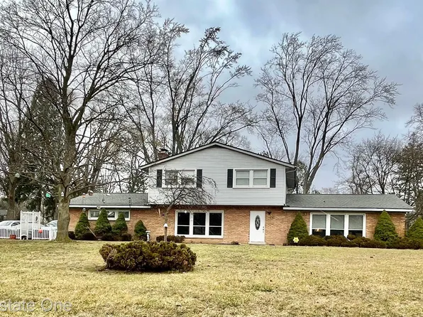 7130 Commerce Rd, West Bloomfield, MI 48324