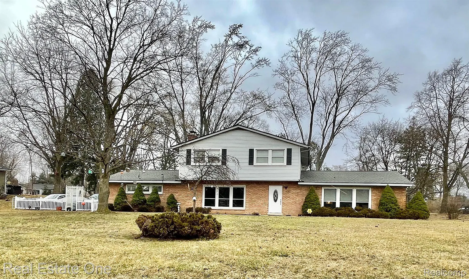 7130 Commerce Rd photo 1