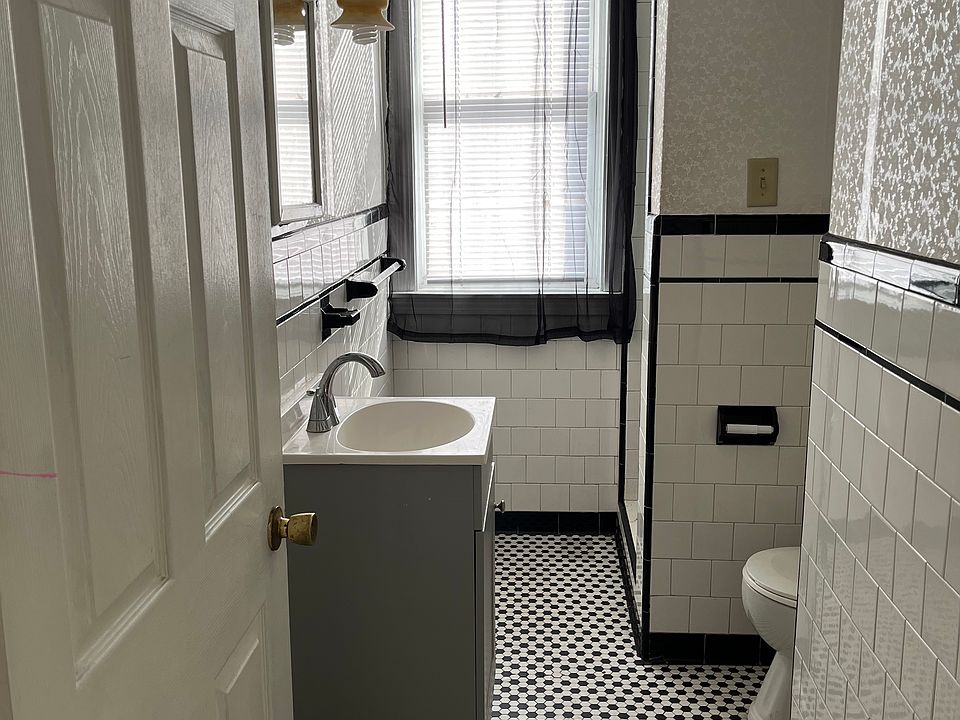 2nd image of 268 Webster Ave #3R