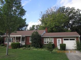 905 S 3rd St, Clinton, MO 64735