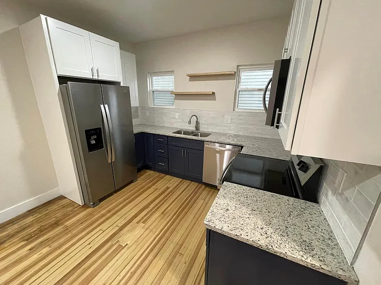 1506 W Grand Ave — Photo 5