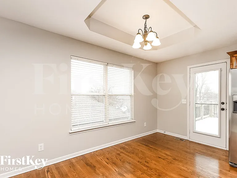 8500 N Kensington Ave — Photo 4