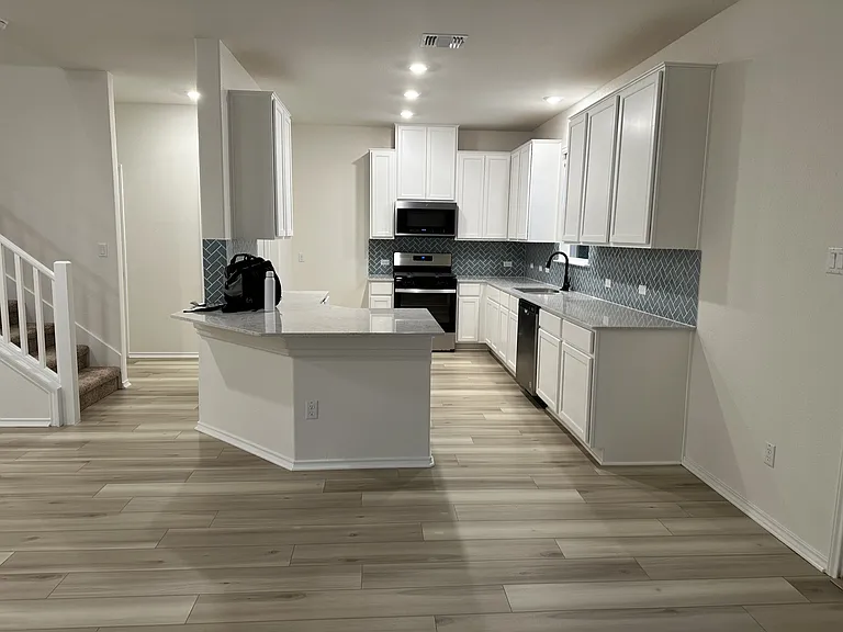 4600 Alfano Loop — Photo 3