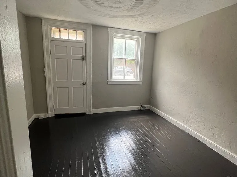 153 E Louther St — Photo 8