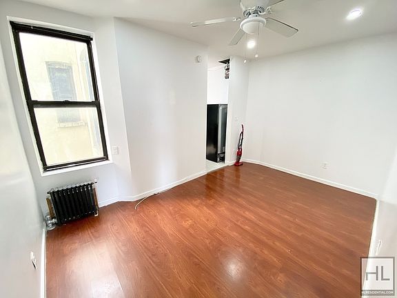 5th image of 129 Mott St #37