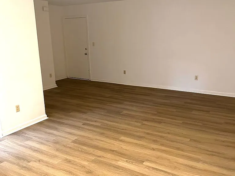 Amhurst III Apartments — Photo 13