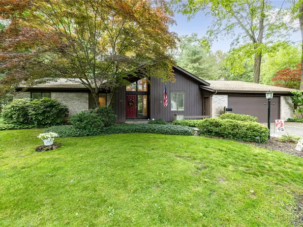 10 Barnwood Hts, Pittsford, NY 14534