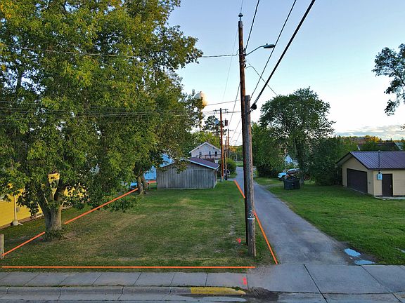 3rd image of 221 2nd Ave